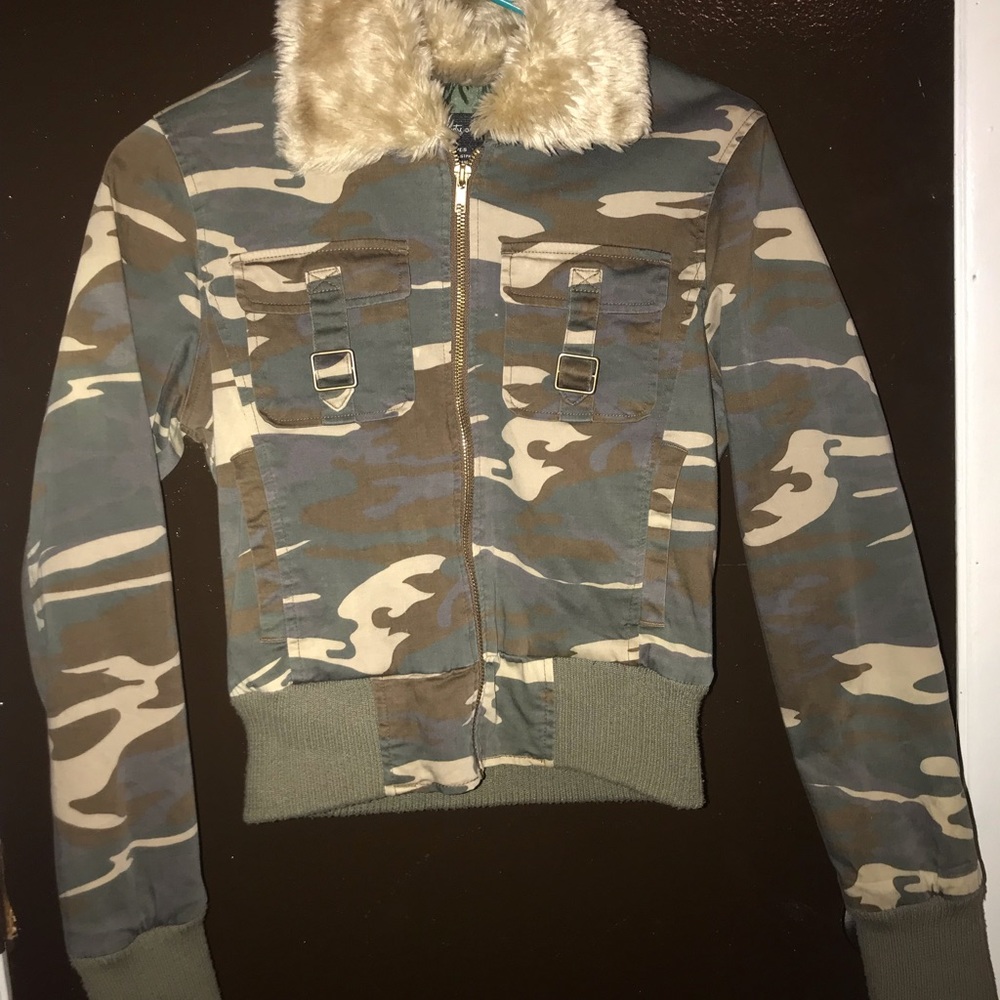 🌻Cropped Camo Jacket